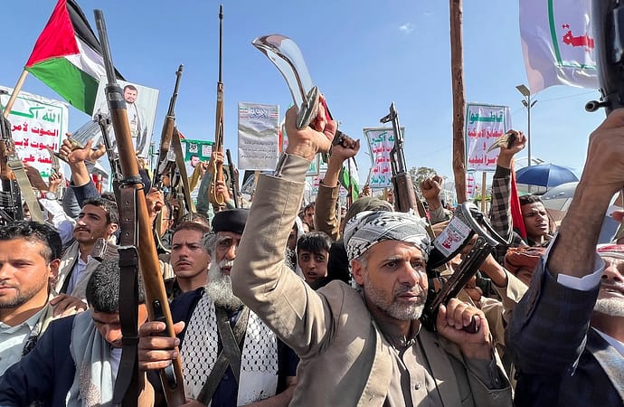 Nueva amenaza de los hutíes de Yemen si aliados de Estados Unidos e Israel se suman al conflicto en Medio Oriente